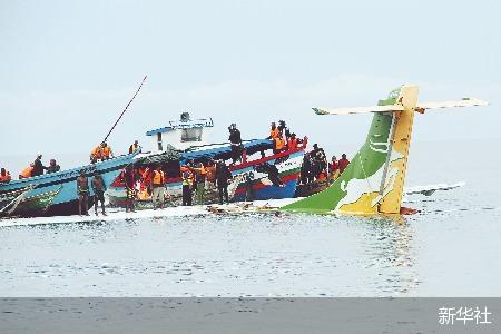 坦桑尼亚一客机坠湖 已致19人死亡-第1张图片-无双博客