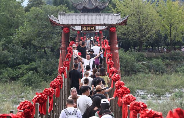 中秋旅游领跑年内小长假，年轻人县城“追月”带动多地文旅订单翻倍-第2张图片-无双博客