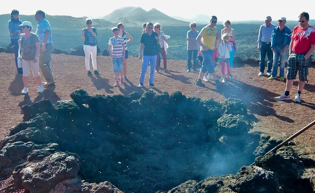 世界上最大的死火山(世界上最大的死火山口)-第2张图片-无双博客