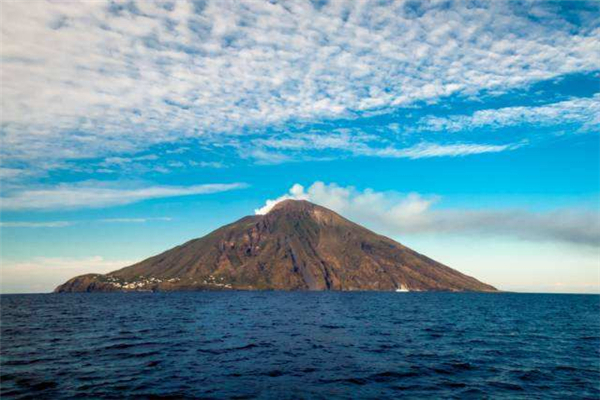 世界上最大的活火山(世界上最大的活火山在哪个国家)-第2张图片-无双博客